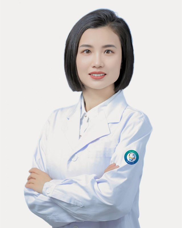 张婷医生职业照